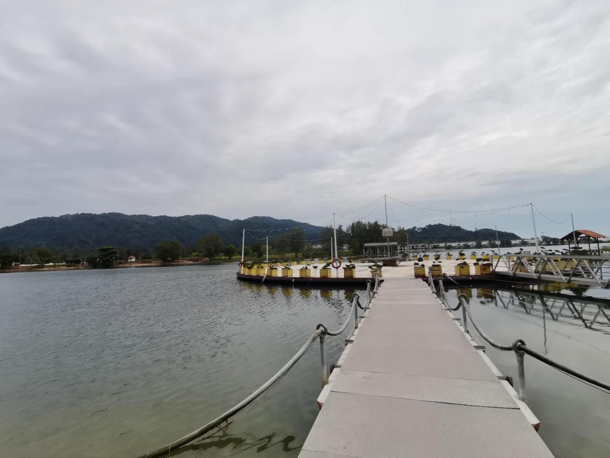 Marina Island Lumut Homehotel Eksteriør billede