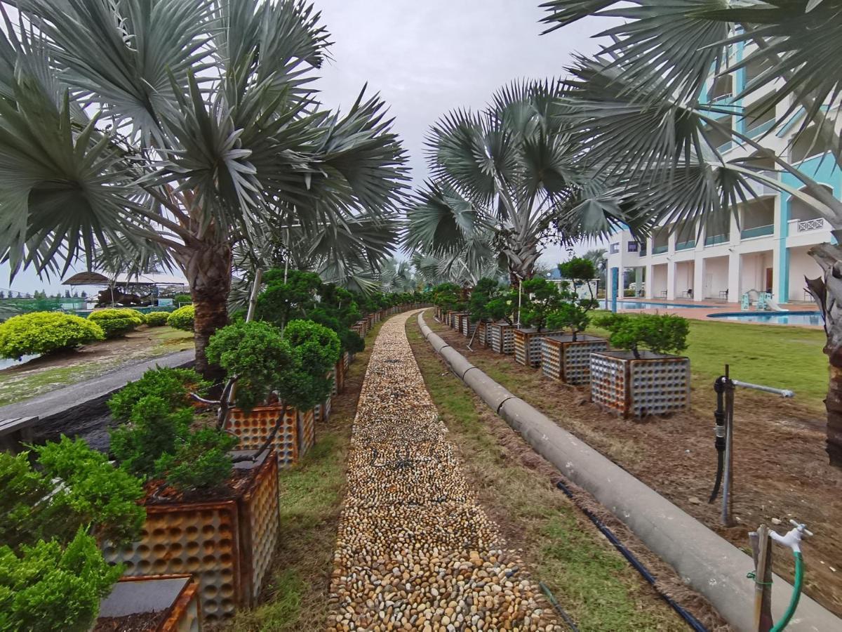 Marina Island Lumut Homehotel Eksteriør billede