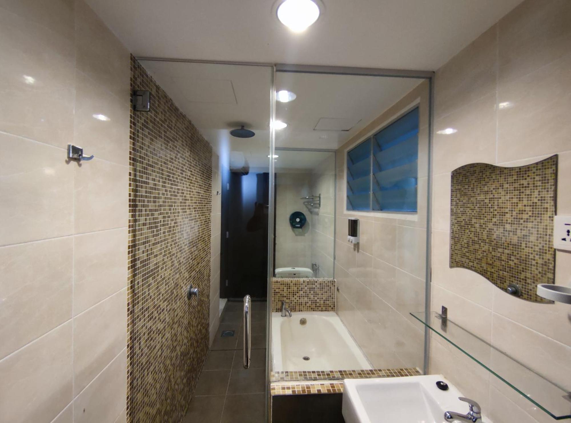 Marina Island Lumut Homehotel Eksteriør billede